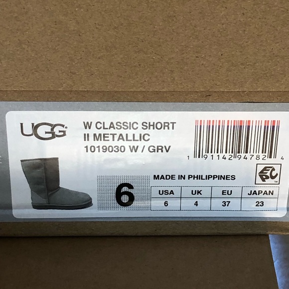 🎁UGG Classic Short II Metallic Grey Violet Boots 🎁UGG Classic Short II Metallic Grey Violet Boots